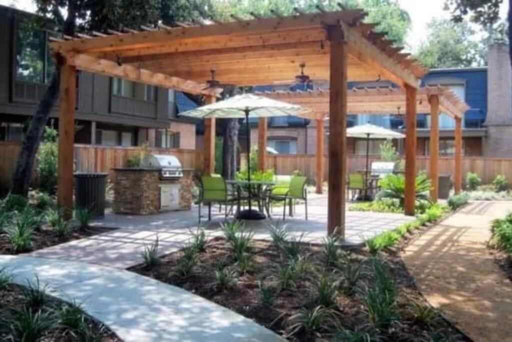 Huge One Bedroom With 2 Queen Size Beds Houston Exterior foto