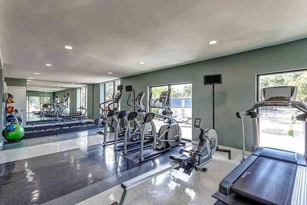 Huge One Bedroom With 2 Queen Size Beds Houston Exterior foto